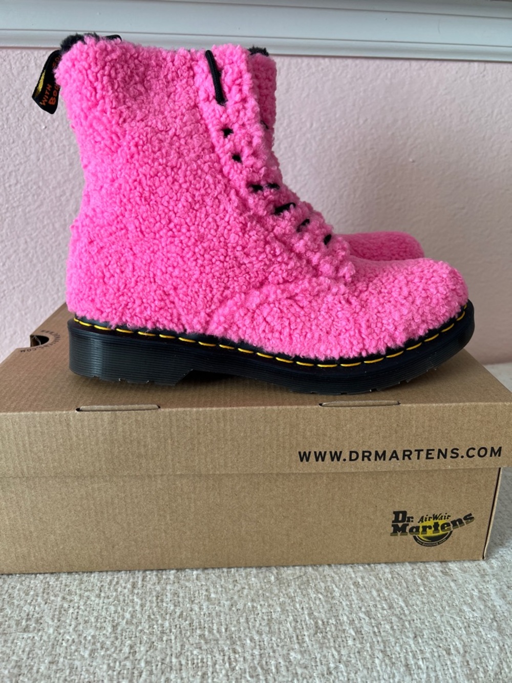 🪩NWT🪩 Dr. Martens - 1460 Lux Borg Faux Fur Combat Boots (Clash Pink) Size 8 - Picture 5 of 7